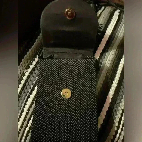 Lord and Taylor Black lightweight crossbody - Picture 2 of 10